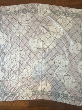 CHANEL Blush and Gray Camellia CC Logo Square Scarf NWOT 90 cm